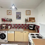 Grande Avec Jardin, Proche Et Centre De - Fr-1-487-310 *