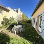 Grande Avec Jardin, Proche Et Centre De - Fr-1-487-310 *
