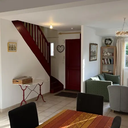 Grande Avec Jardin, Proche Et Centre De - Fr-1-487-310