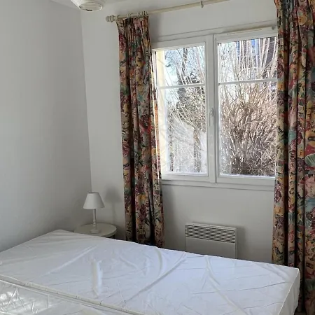 Grande Avec Jardin, Proche Et Centre De - Fr-1-487-310 *