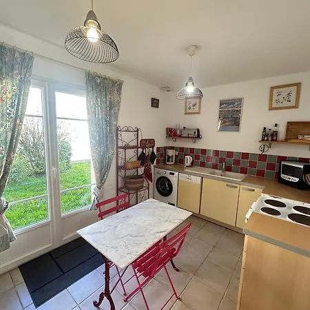 Grande Avec Jardin, Proche Et Centre De - Fr-1-487-310 *