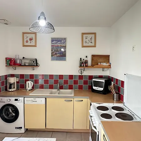 Grande Avec Jardin, Proche Et Centre De - Fr-1-487-310 *