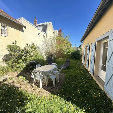 Grande Avec Jardin, Proche Et Centre De - Fr-1-487-310 *